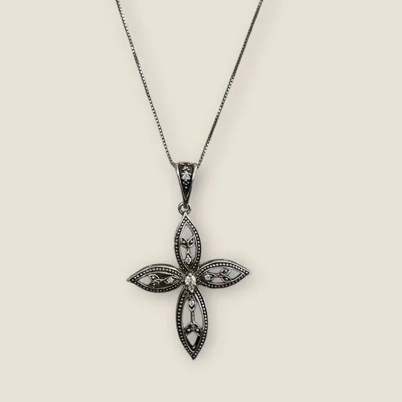 Sterling Silver Cross Necklace With Cubic Zirconia 18" Chain 5.5 Grams Elegant D - Picture 2 of 6